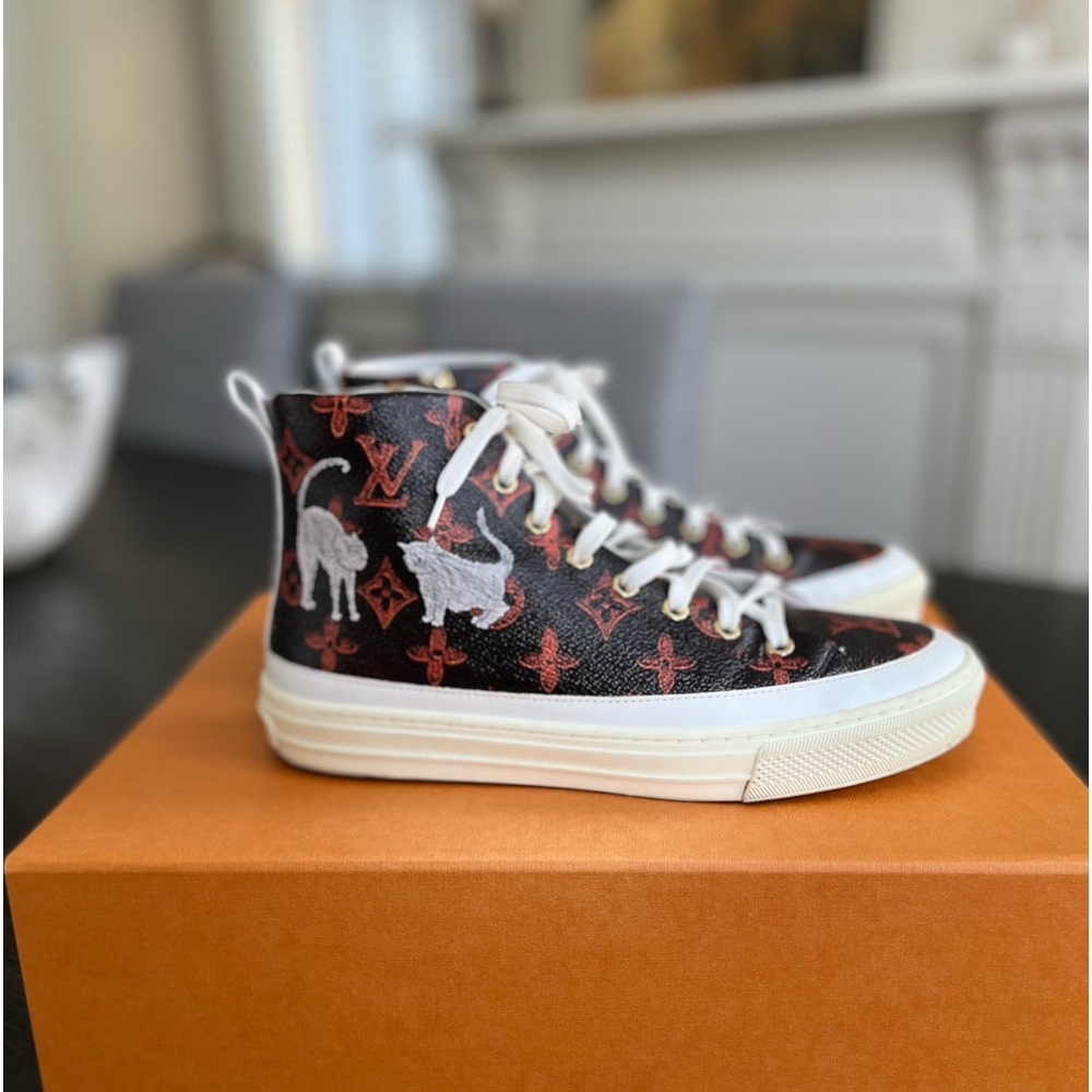 LOUIS VUITTON Limited edition Louis Vuitton Stellar high top sneakers.